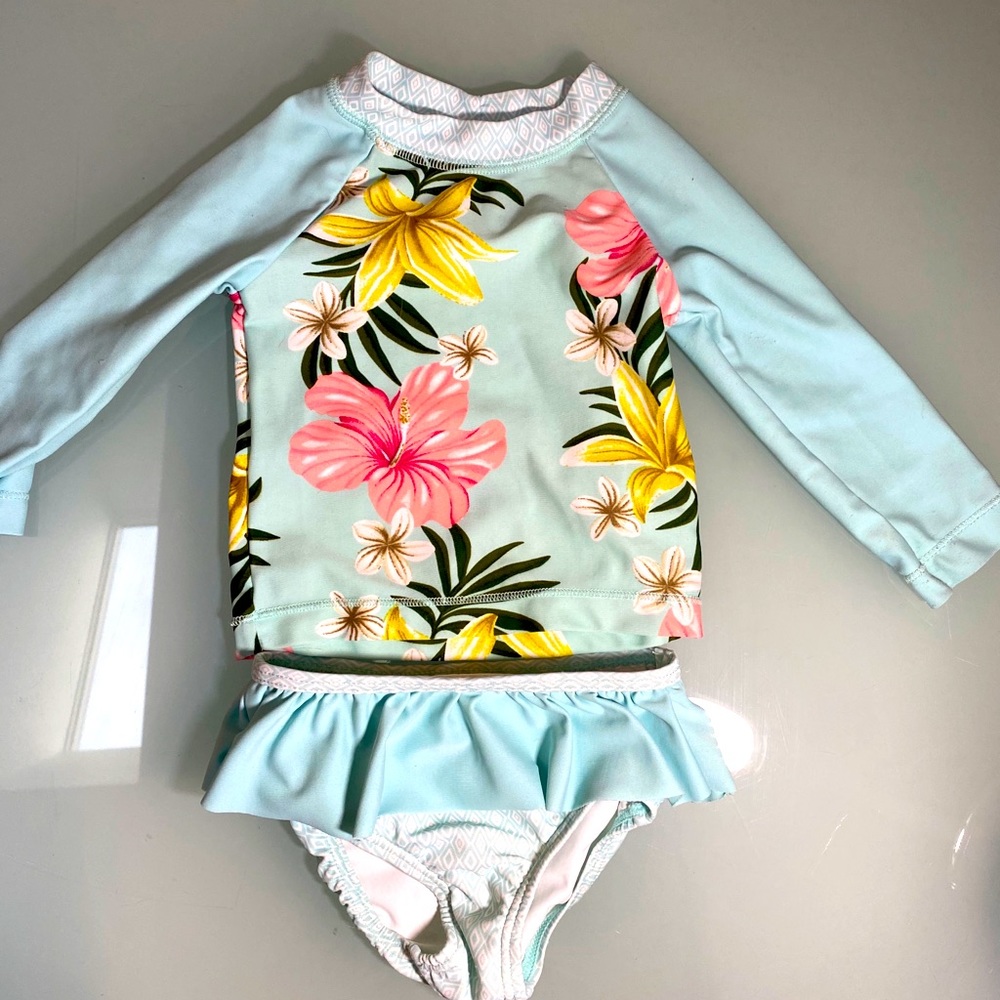 Carter’s girls 6m swim suit long sleeve rashguard